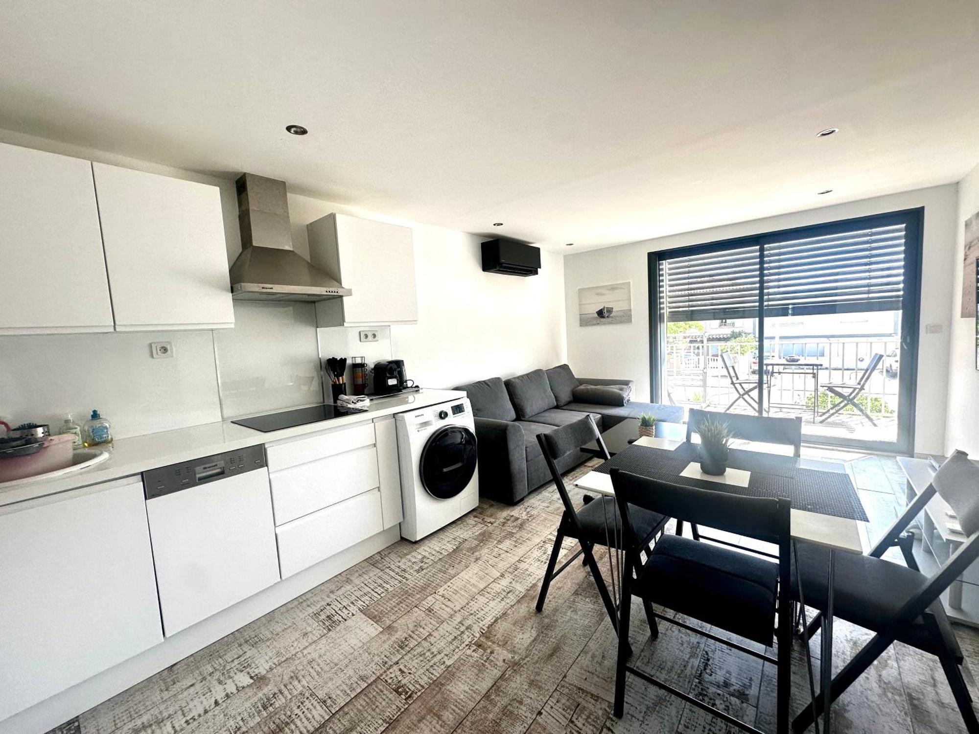 Le Maurice - Air Conditioning Parking And Seaside! *